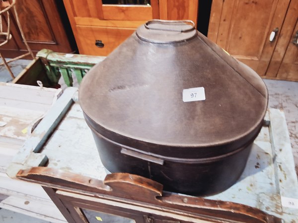 Lot 97 - HAT BOX