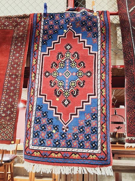 Lot 75 - RUG