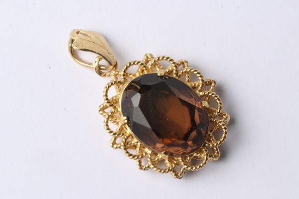 Lot 1014 - SMOKY QUARTZ PENDANT