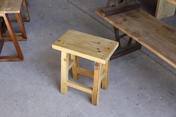 Lot 90 - STOOL