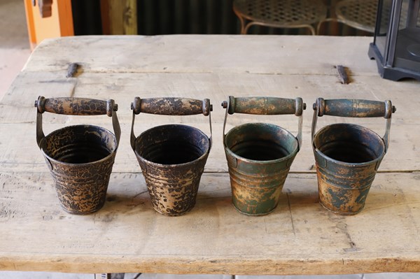 Lot 94 - FLOWER POTS