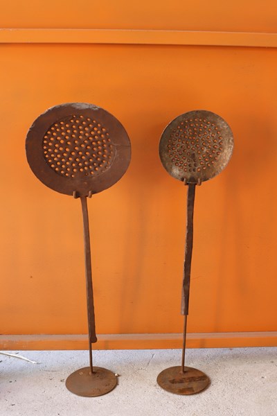 Lot 4 - ORNAMENT