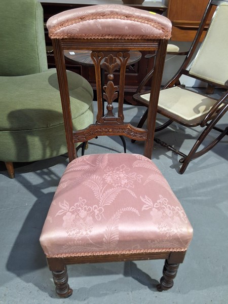 Lot 319 - EDWARDIAN PARLOUR CHAIR