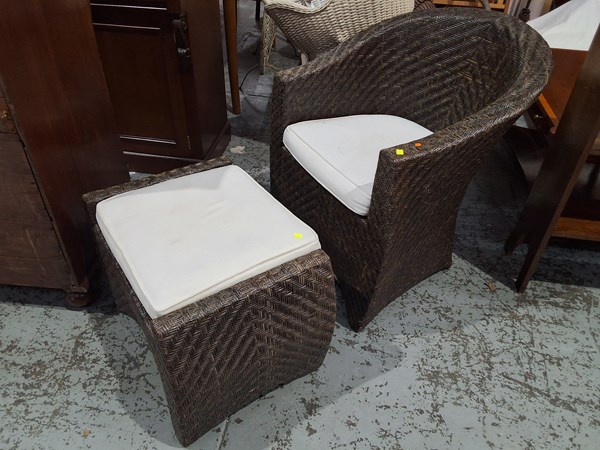 Lot 425 - GARDEN FURNITURE