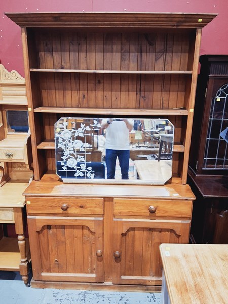 Lot 25 - KITCHEN DRESSER