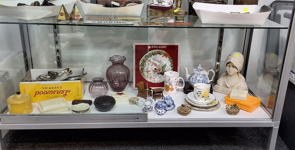 Lot 1357 - HOME DECOR AND SERVINGWARE