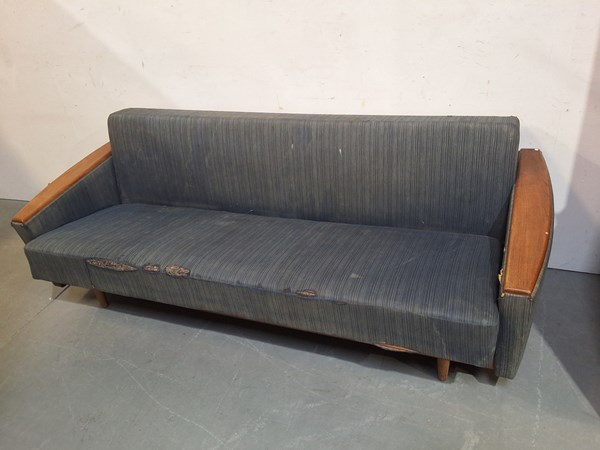 Lot 509 - CLICKCLACK LOUNGE