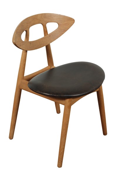 Lot 9 - EYE CHAIR