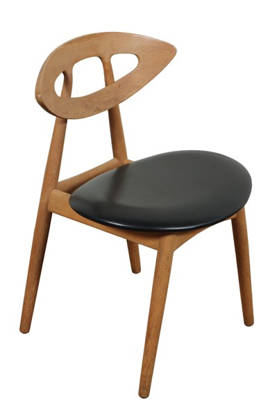 Lot 10 - EYE CHAIR
