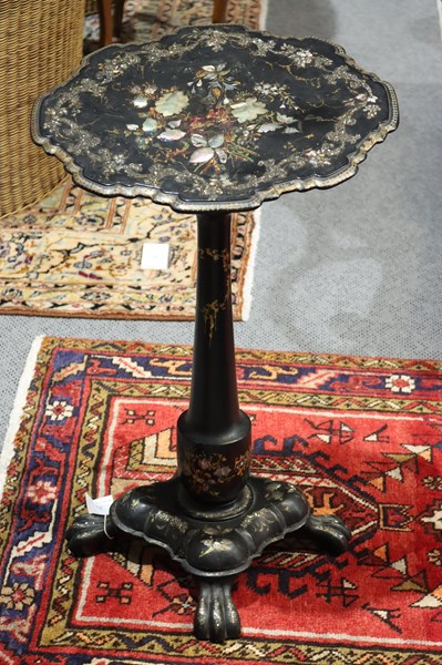 Lot 27 - TEA TABLE