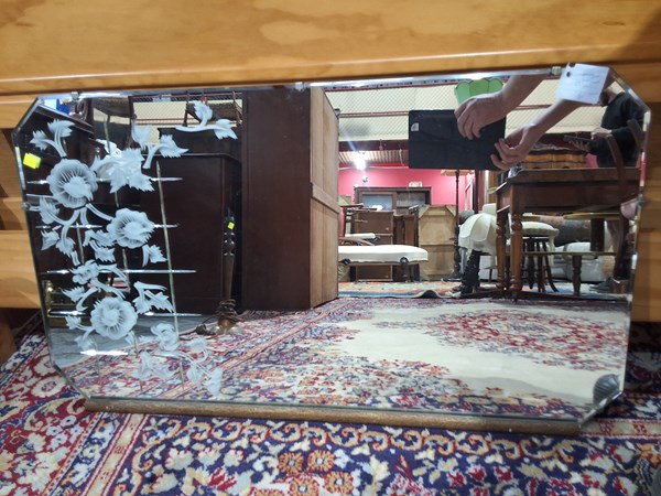 Lot 24 - WALL MIRROR