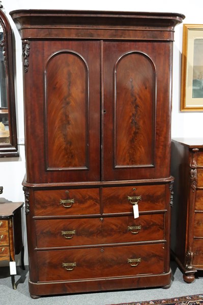 Lot 303 - GENTLEMAN'S PRESS
