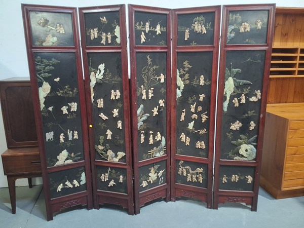 Lot 494 - DRESSING SCREEN