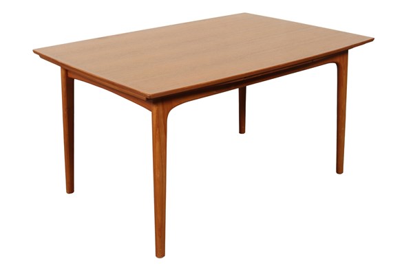 Lot 48 - EXTENSION DINING TABLE