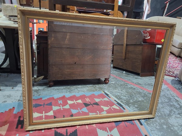 Lot 32 - WALL MIRROR