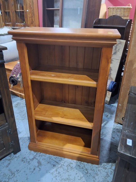 Lot 500 - BOOKSHELF