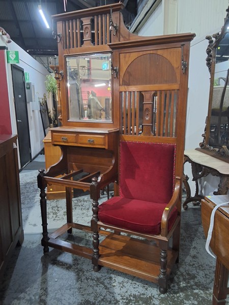 Lot 2 - HALL SEAT