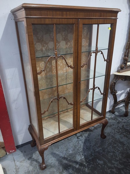 Lot 5 - CHINA CABINET