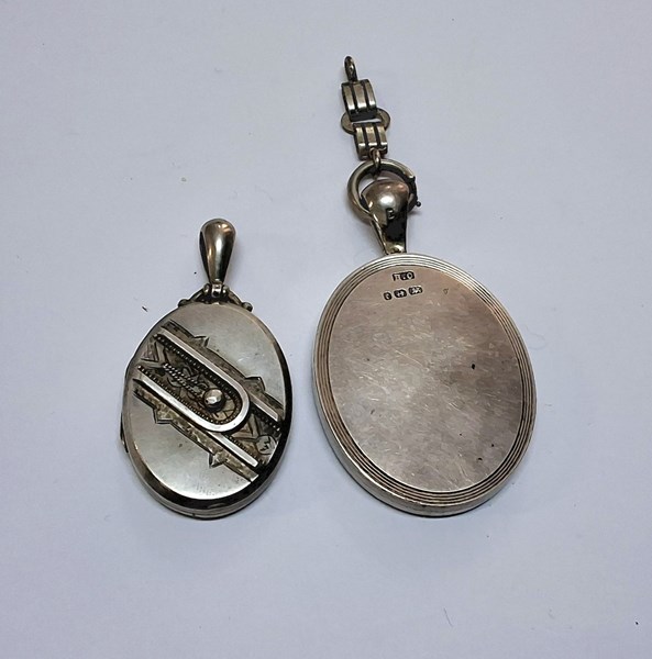Lot 1009 - LOCKETS