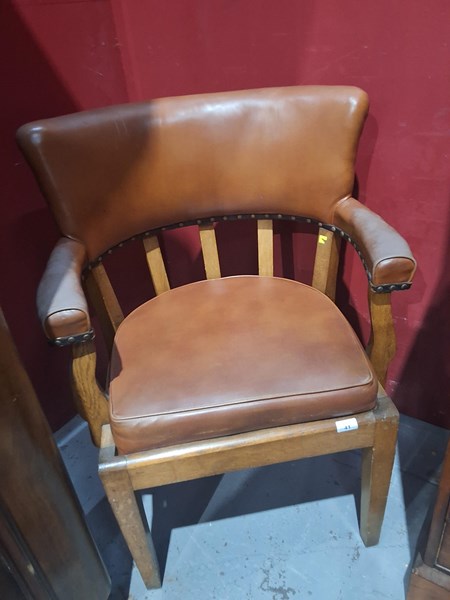 Lot 87 - READING CHAIR