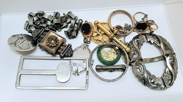 Lot 1018 - JEWELLERY