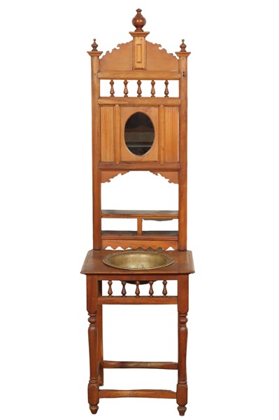 Lot 81 - WASH STAND