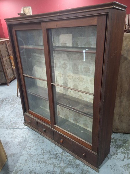 Lot 52 - DISPLAY CABINET