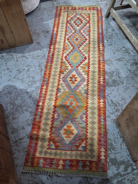 Lot 77 - RUNNER