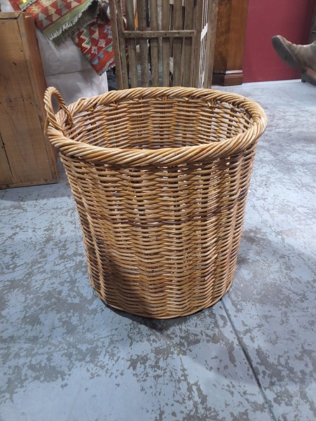 Lot 58 - BASKET