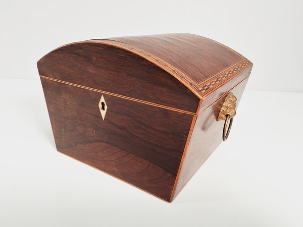 Lot 1123 - JEWELLERY CASKET