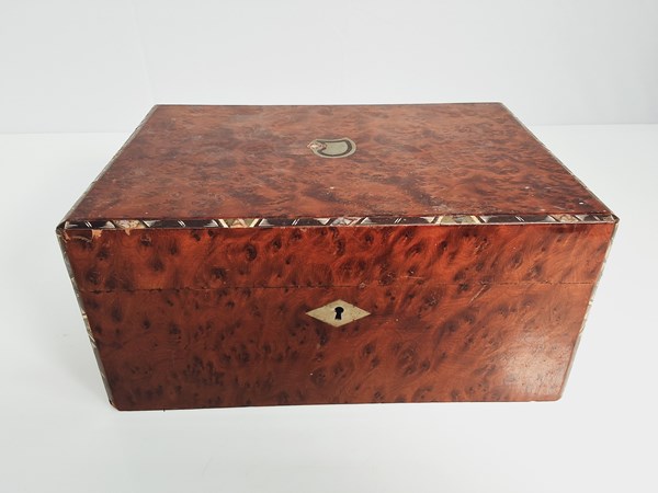 Lot 1253 - SEWING BOX