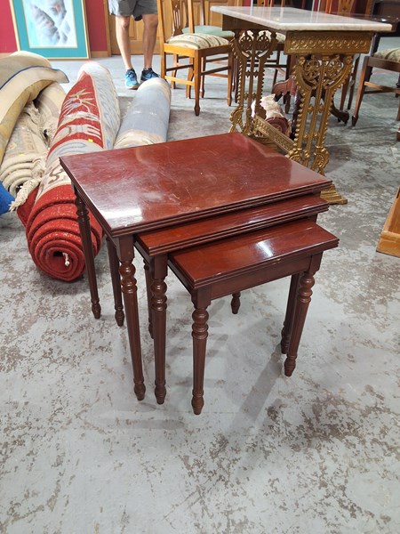 Lot 84 - NESTING TABLES