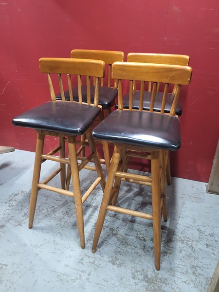 Lot 65 - BARSTOOLS