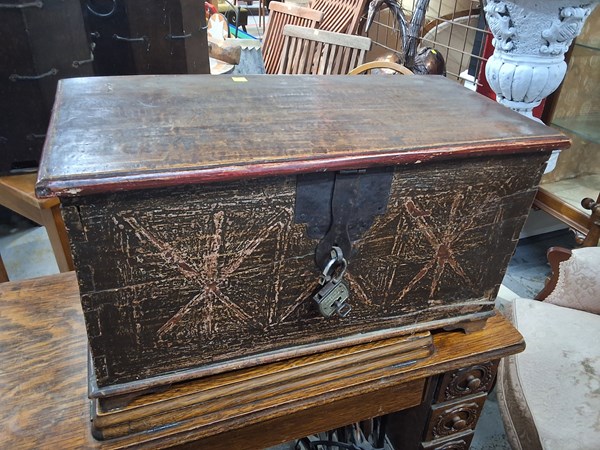 Lot 433 - WOODEN CHEST