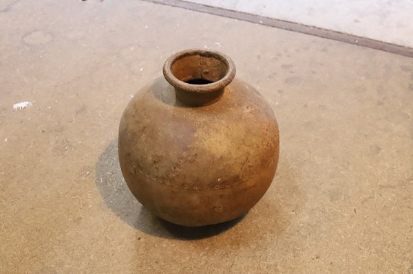 Lot 69 - WATER POT