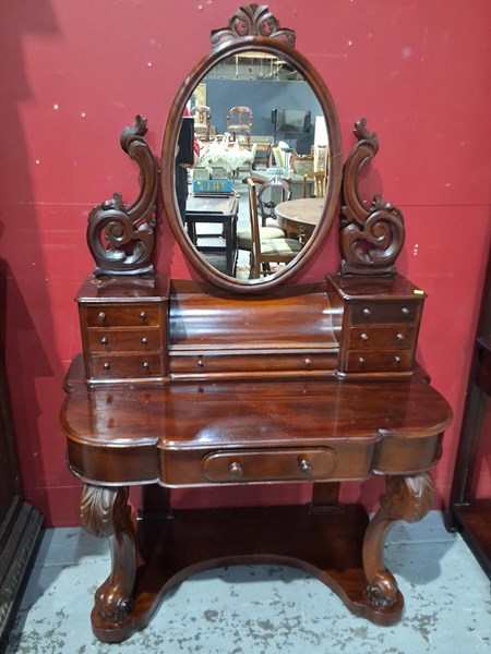 Lot 16 - DRESSING TABLE