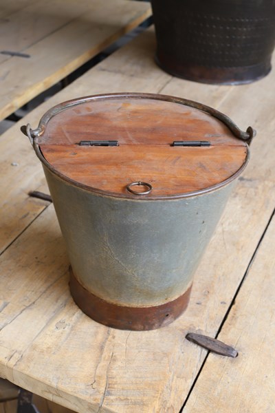 Lot 60 - BUCKET