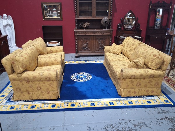 Lot 22 - THREE PIECE LOUNGE SUITE
