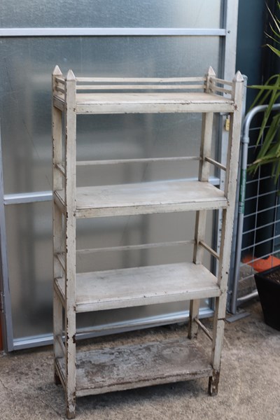 Lot 39 - SHELF
