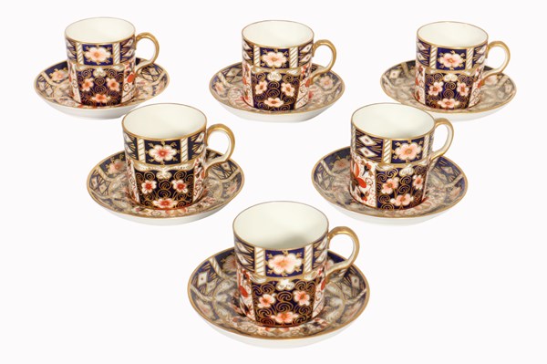 Lot 29 - ROYAL CROWN DERBY