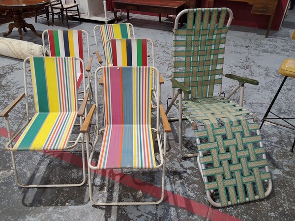 Lot 185 - ASSORTED RETRO BEACH CHAIRS