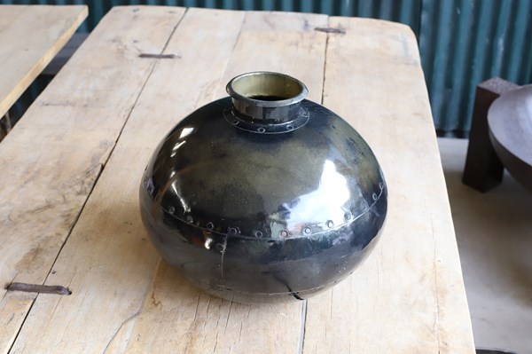 Lot 26 - WATER POT