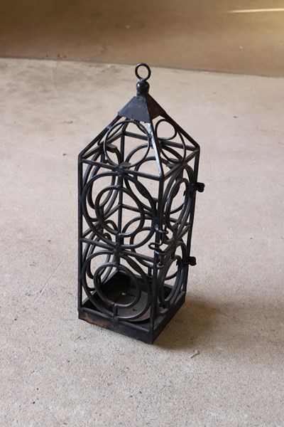 Lot 53 - LANTERN