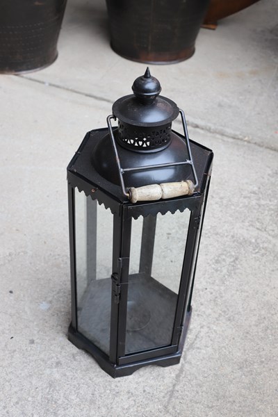 Lot 214 - LANTERN