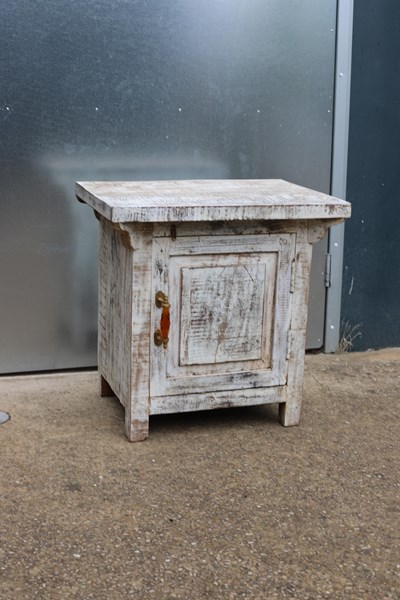 Lot 55 - BEDSIDE CABINET