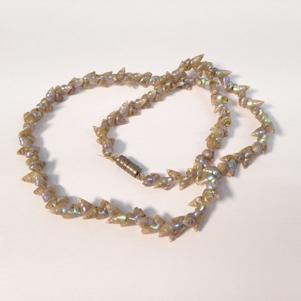Lot 1014 - NECKLACE