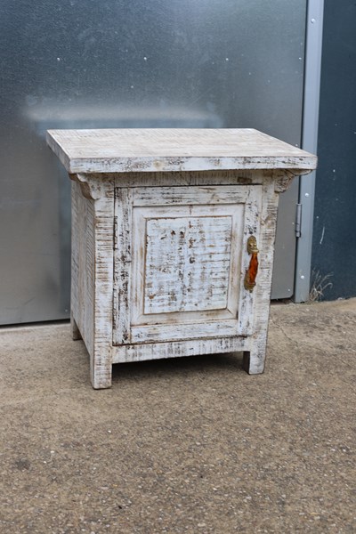 Lot 54 - BEDSIDE CABINET