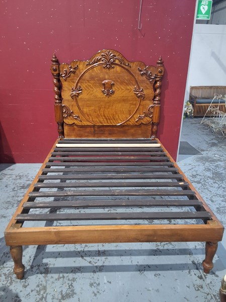 Lot 11 - QUEEN BED