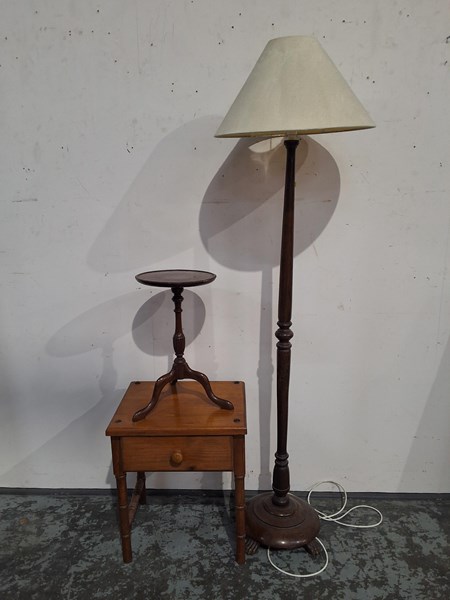 Lot 96 - FURNITURE GROUP