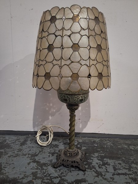Lot 6 - TABLE LAMP
